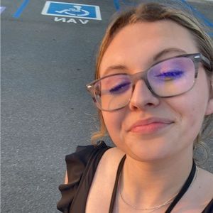 Meet your Posher, Brooke